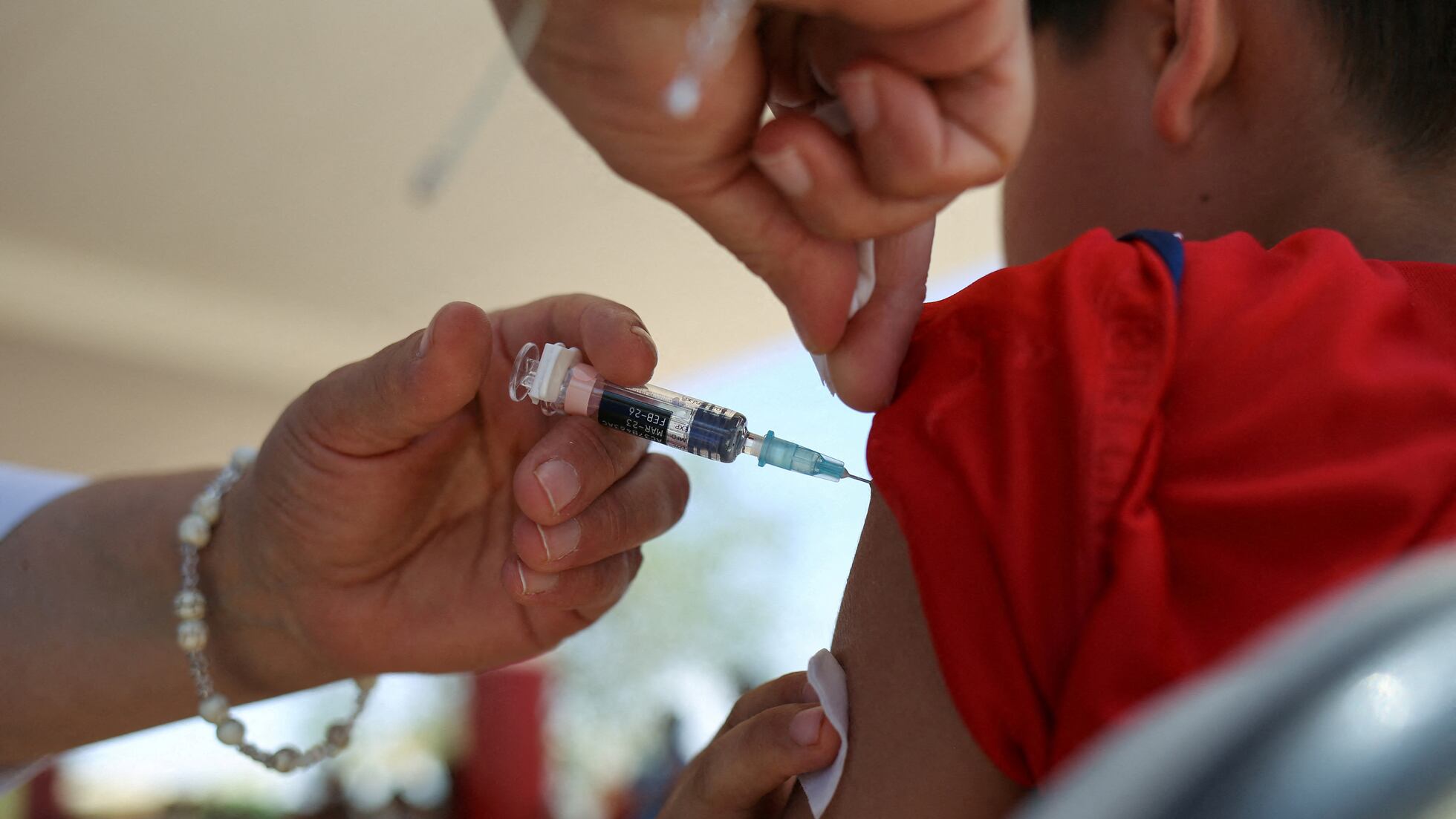 Salud fija meta de 25 millones de vacunas contra sarampión