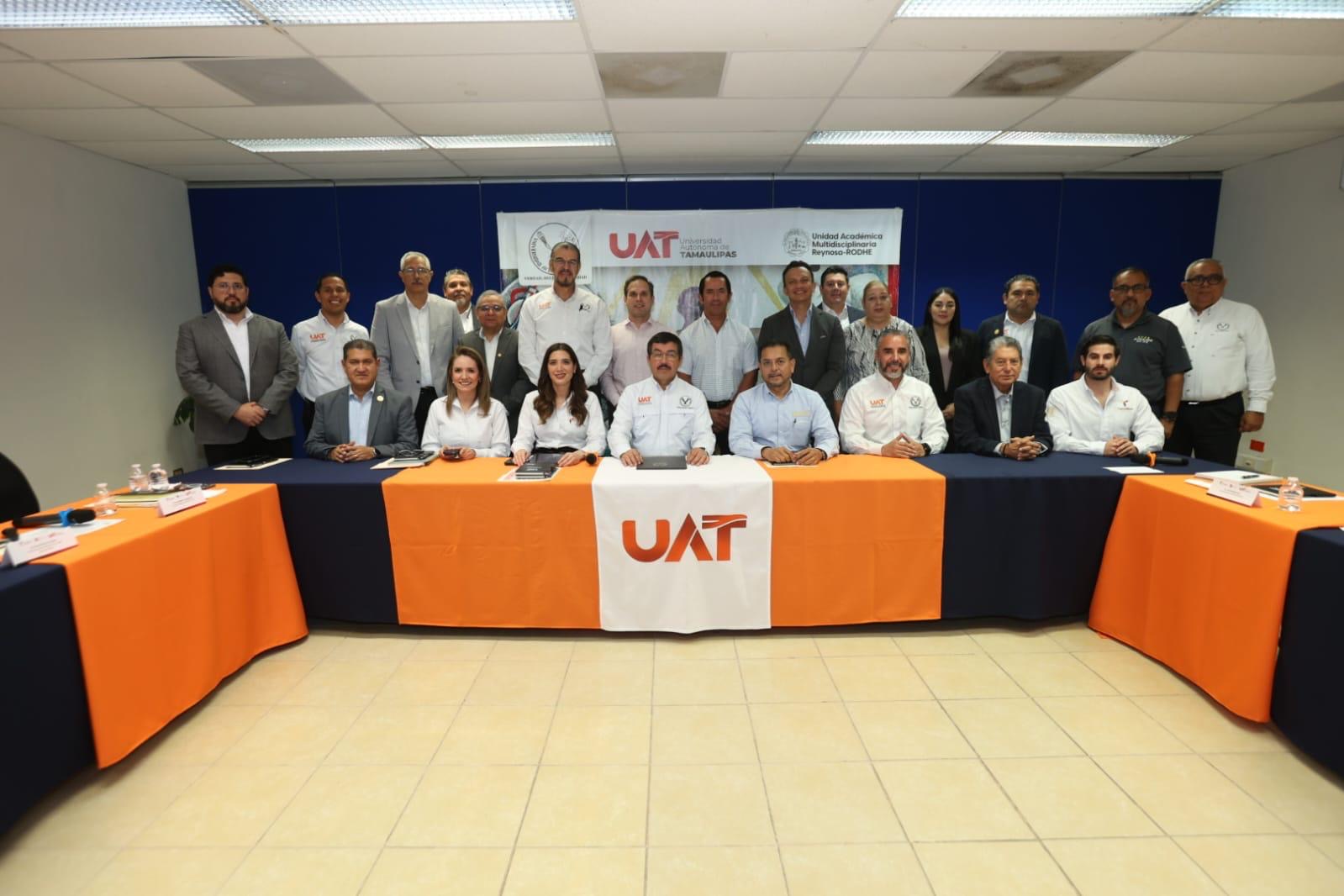 Gobernador reconoce estándares de excelencia alcanzados por la UAT