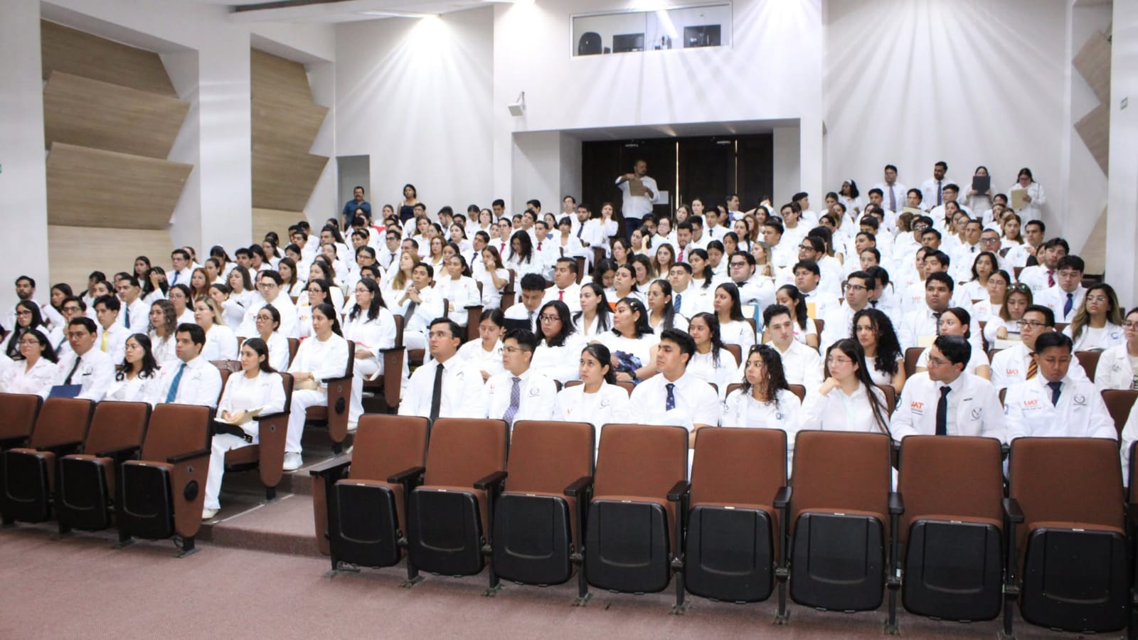 UAT asigna 276 plazas de internado médico a egresados de Tampico y Matamoros