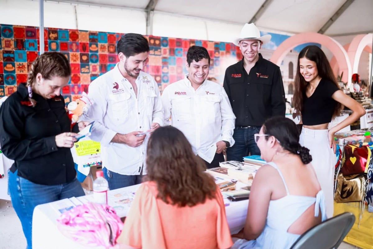 Jóvenes emprendedores muestran su talento en la Feria Bicentenario de Matamoros