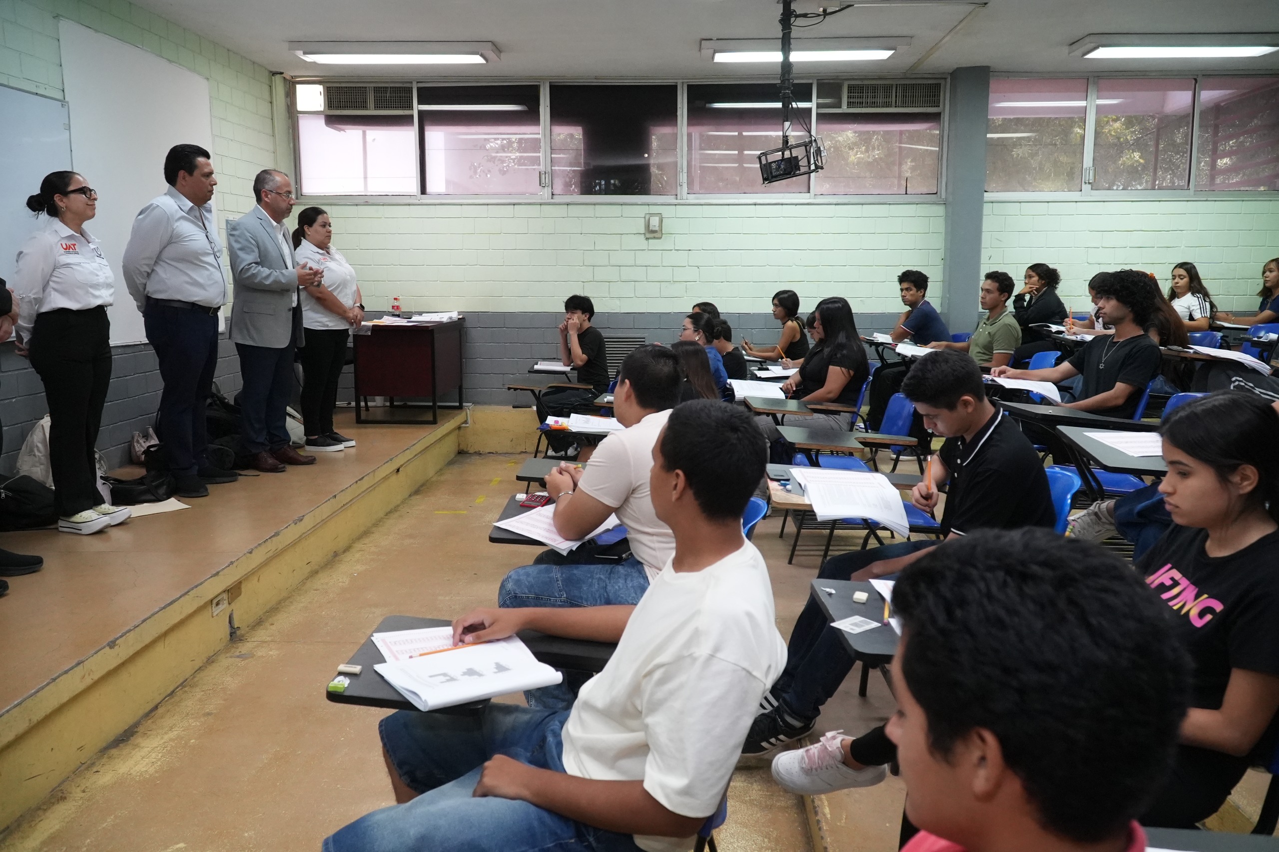 Aspirantes a licenciatura presentan examen CENEVAL en la UAT