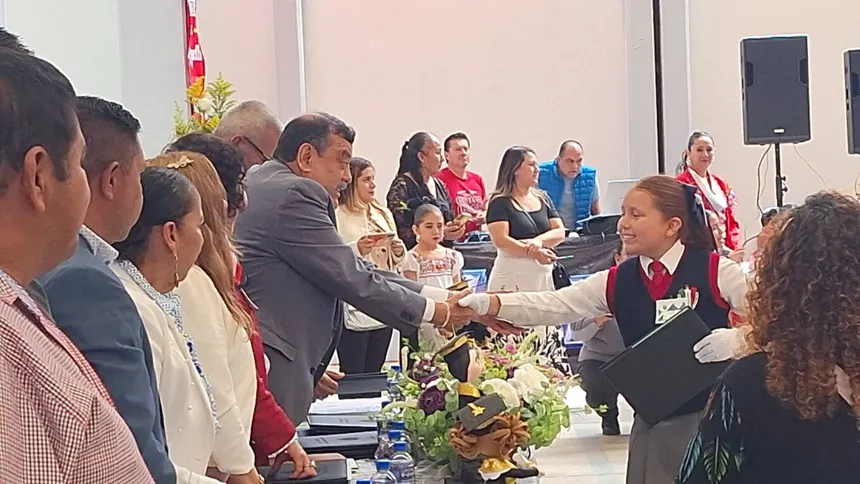 Escuela primaria de Tula despide a una generación con orgullo comunitario