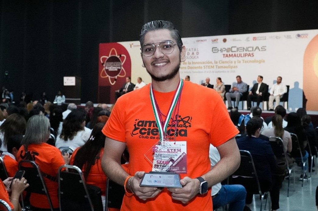 Docente de la UAT obtiene acreditación para formación aeroespacial en la NASA